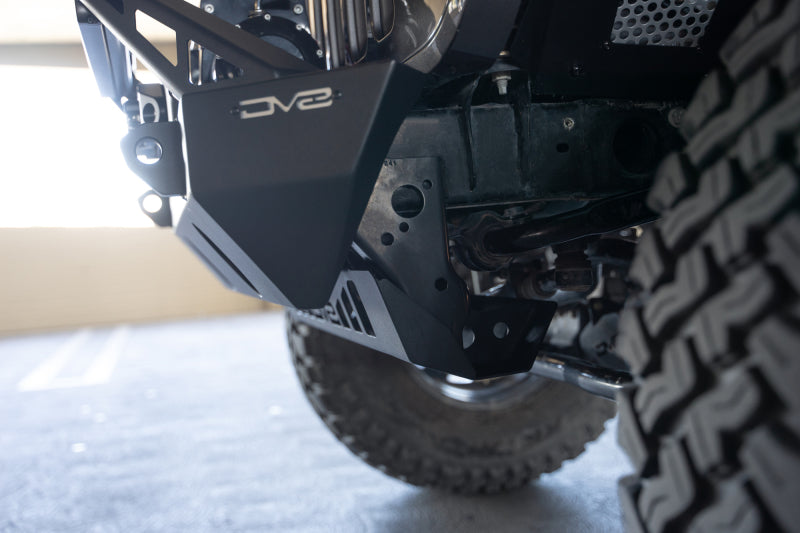 DV8 Offroad - DV8 Offroad 18-23 Jeep Wrangler JL/JT Front Bumper Sway-Bar Disconnect Motor Skid Plate - SPJL-02