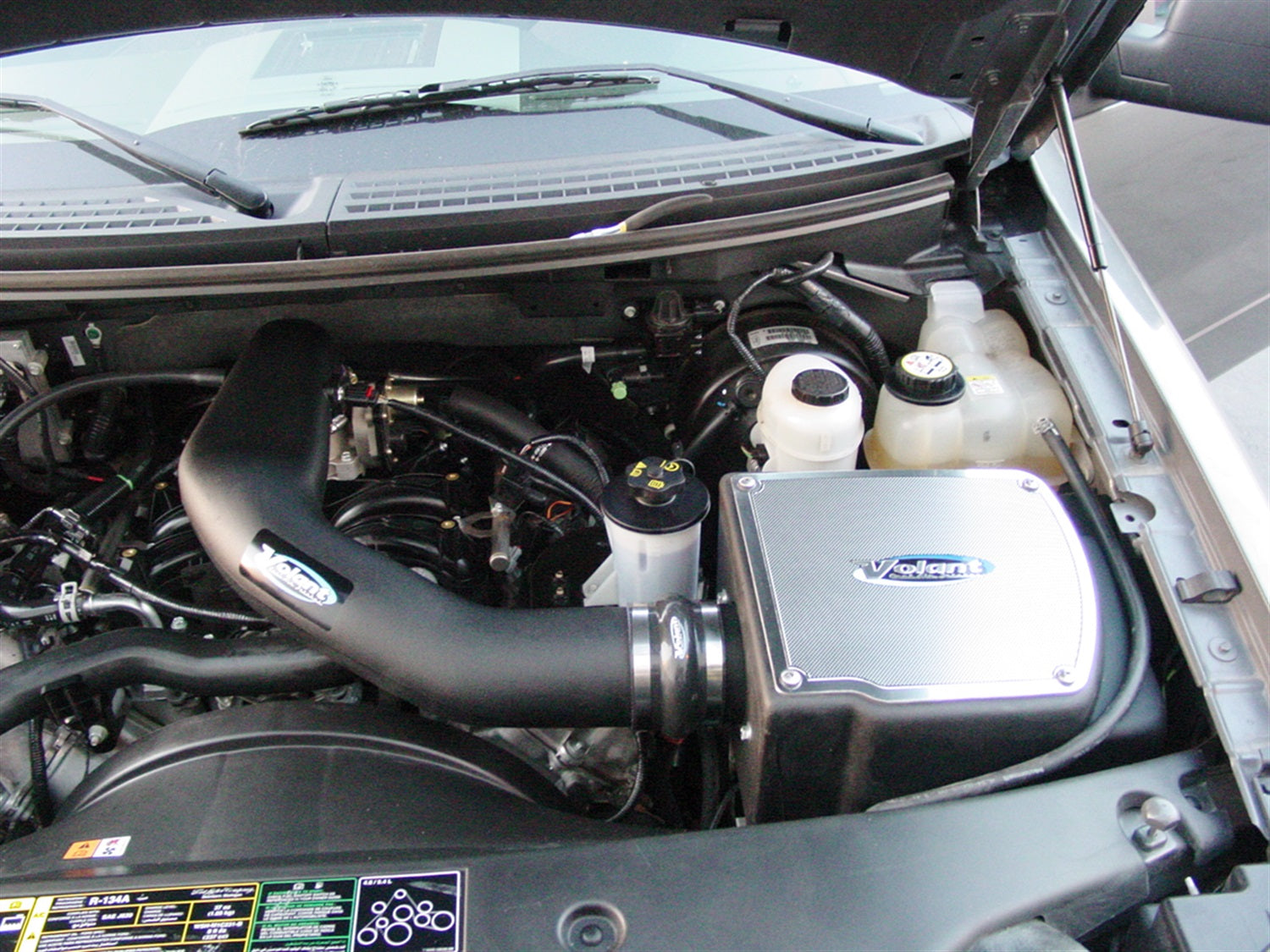 Volant - Volant 04-08 Ford F-150 5.4 V8 Pro5 Closed Box Air Intake System - 19754 - MST Motorsports