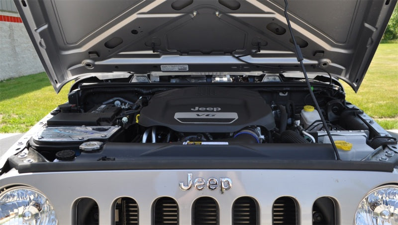 Volant - Volant 12-13 Jeep Wrangler 3.6L V6 Pro5 Closed Box Air Intake System - 17636 - MST Motorsports